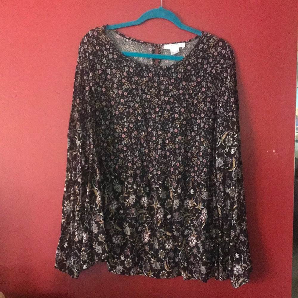 Very cute long sleeve top.  Babydoll style.